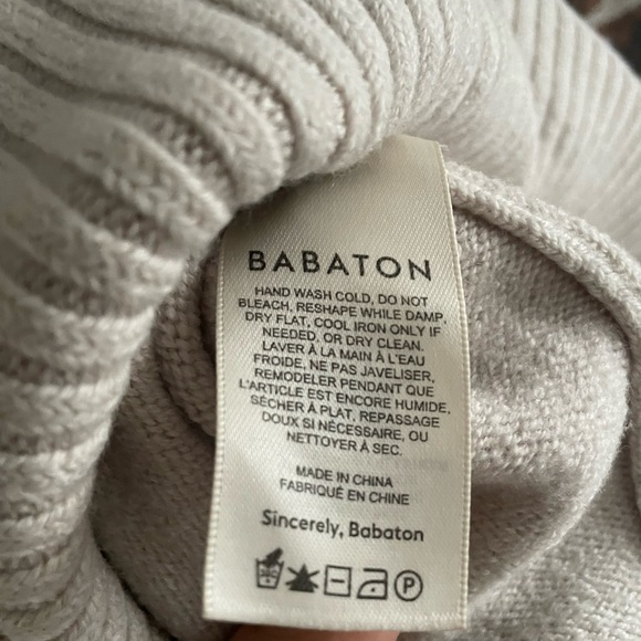 Aritzia “Babaton” wool off white/bone turtleneck vest, size small. - Picture 5 of 5